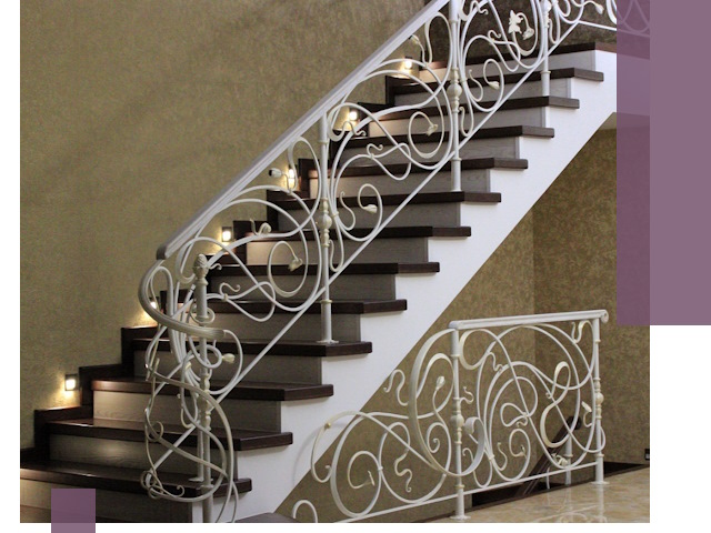 Кованые лестницы под ключ в Карасуке — изготовление и монтаж